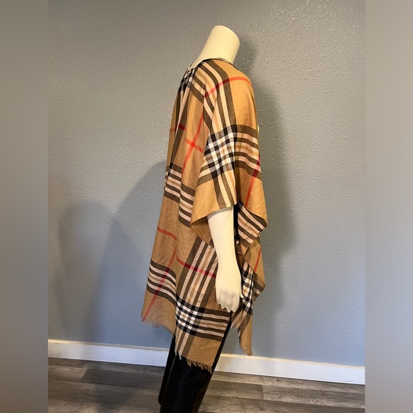 V Fraas Women's Exploded Plaid Ruana Wrap Kimono Beige One Size 75$ - Picture 3 of 7